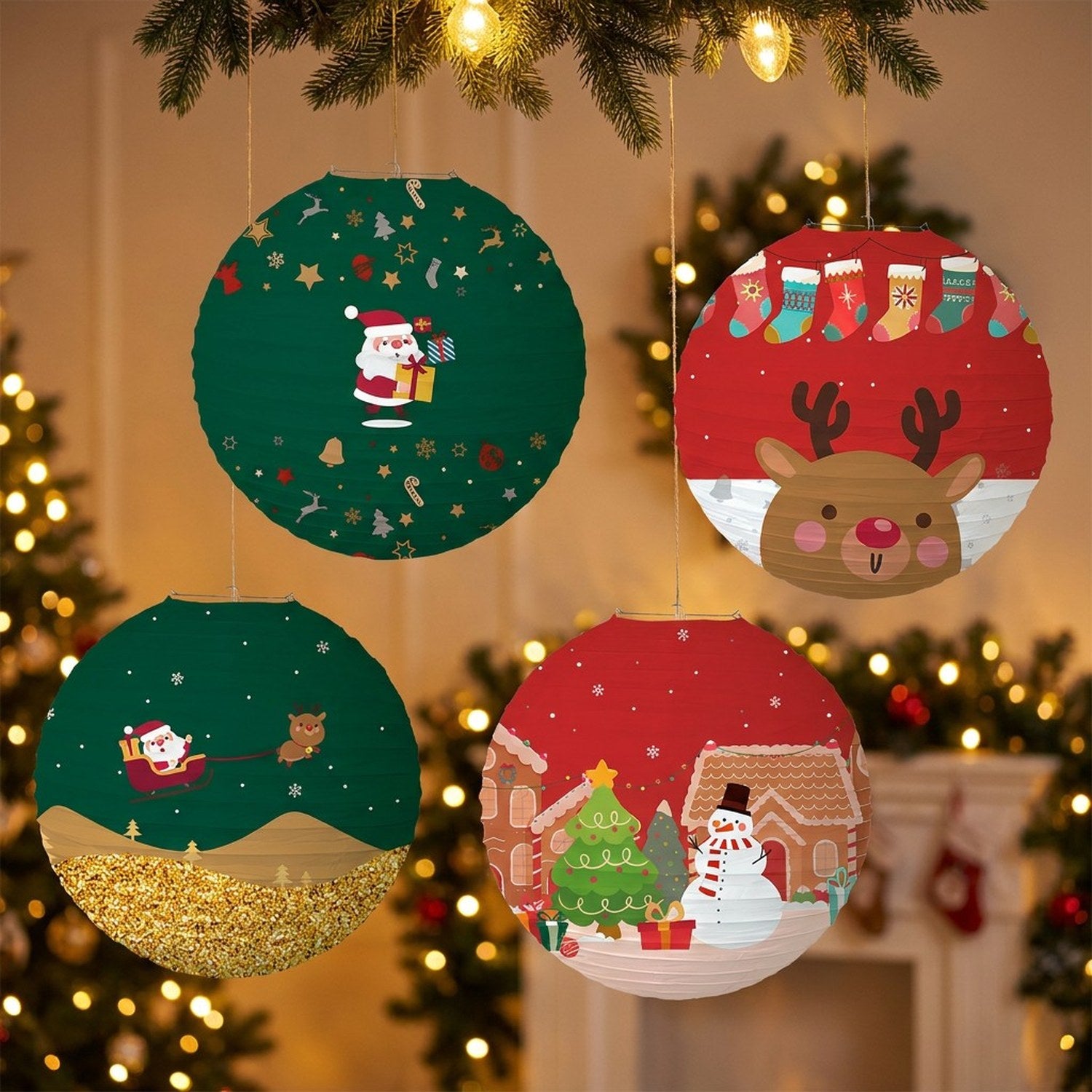 4 lanternes de Noël en papier suspendues dans un salon festif