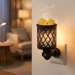 Brûle-parfum électrique noir en métal ajouré diffusant une lumière chaleureuse près d'une prise murale