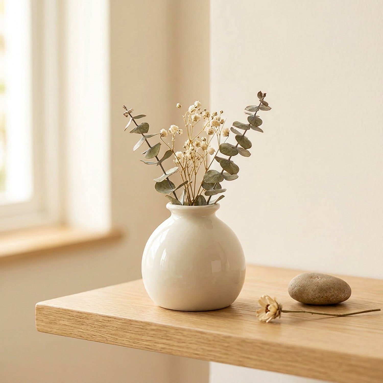 Mini vase céramique en forme de pot coloré blanc sur fond neutre