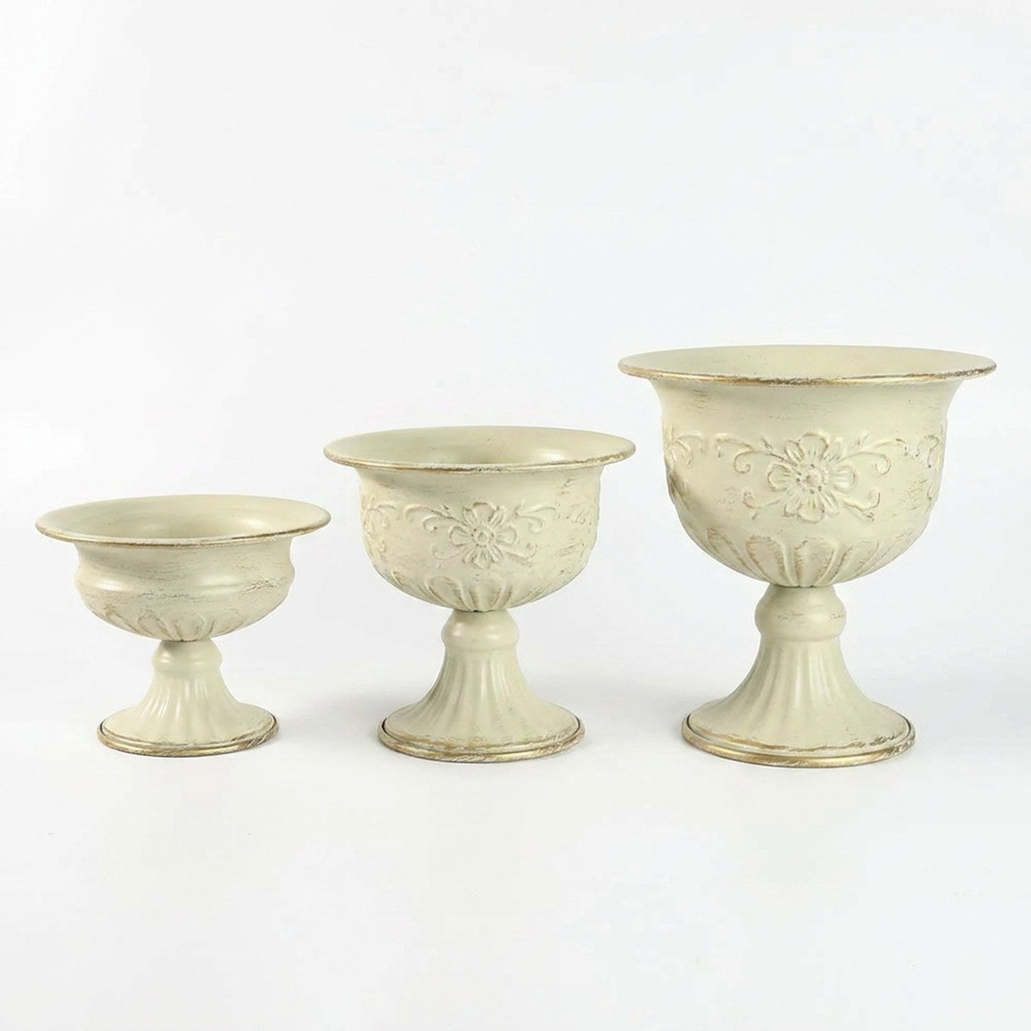 Vase médicis vintage en métal ivoire patinée 3 tailles S M L fond blanc