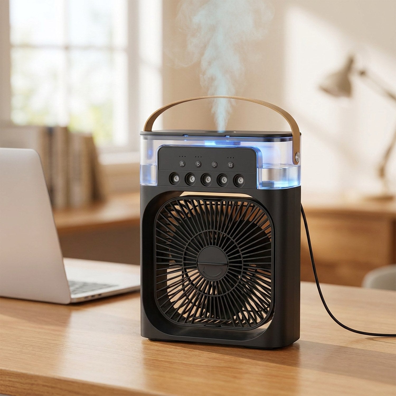 Rafraîchisseur d'air portable noir posé sur un bureau en bois avec brumisation active