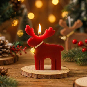 Bougie parfumée cerf rouge avec flamme douce sur surface en bois