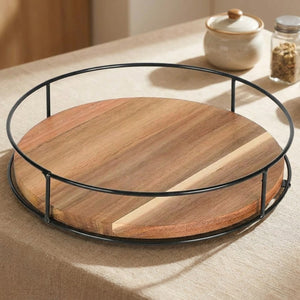 Plateau tournant en bois naturel 23cm avec arceau métal noir sur plan de travail de cuisine
