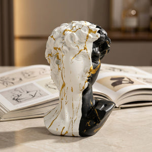 Buste du David bicolore noir et blanc avec veines dorées Kintsugi sur marbre