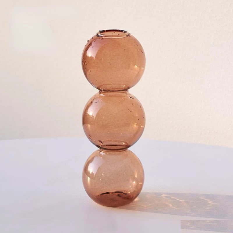 Vase en verre marron S style nordique fond blanc