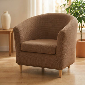Housse de fauteuil club en jacquard marron sur un fauteuil arrondi