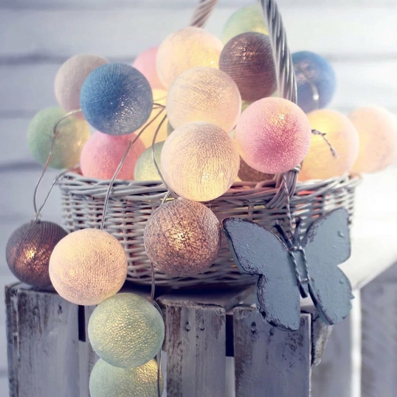 Guirlande lumineuse boules de coton multicolores pastel lumineuses