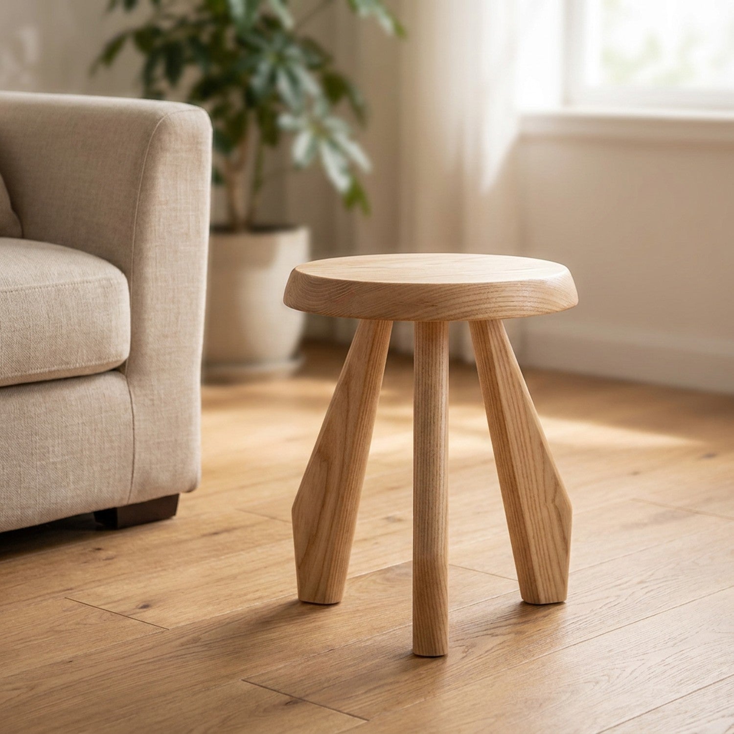 Tabouret haut en bois naturel avec pieds carrés tripode