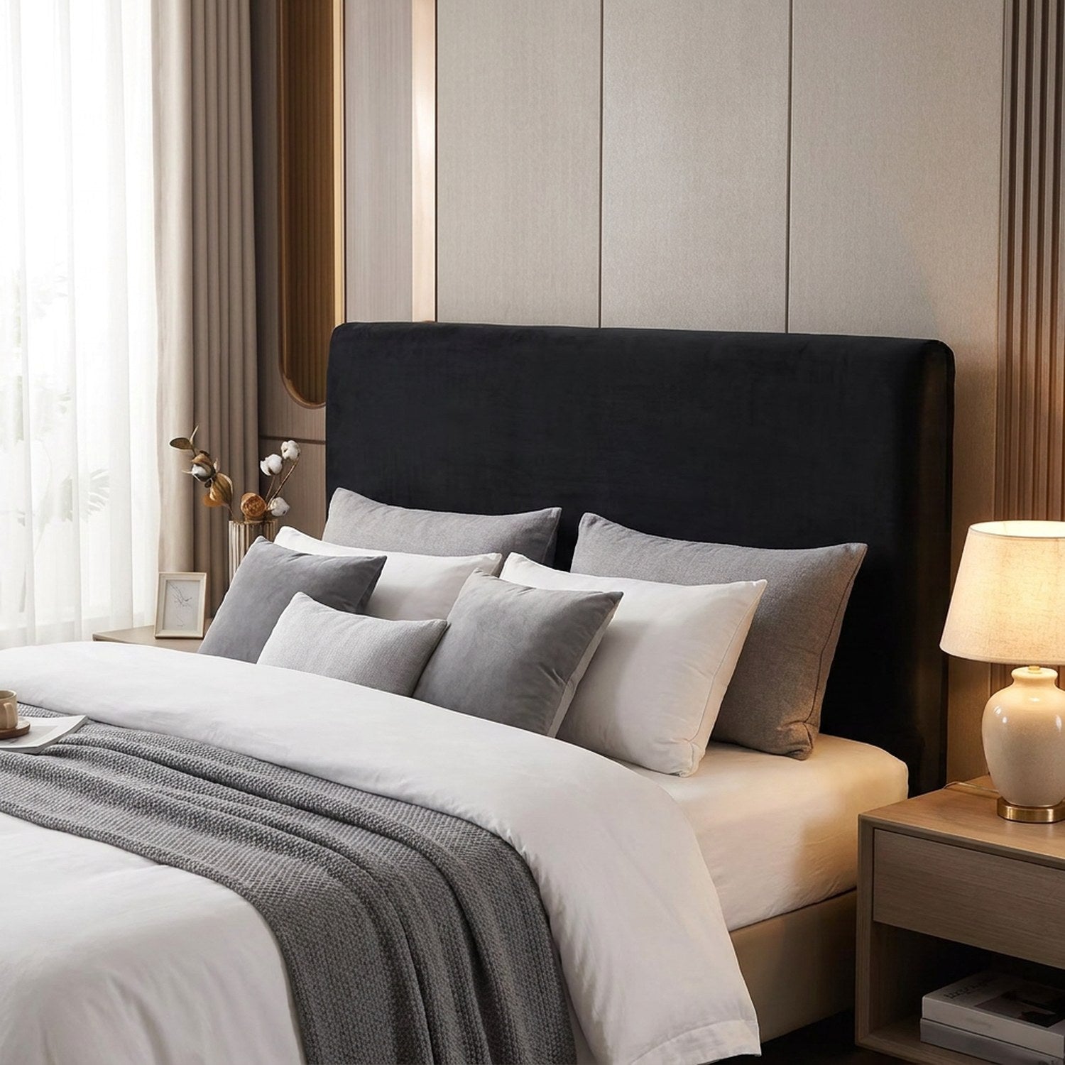 Housse de tête de lit en velours noir sur une tête de lit