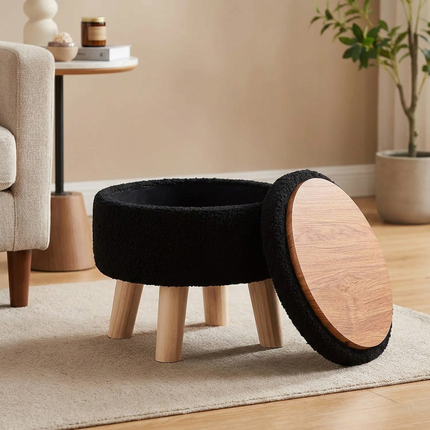 Repose-pieds coffre en velours bouclé noir avec dessus en bois