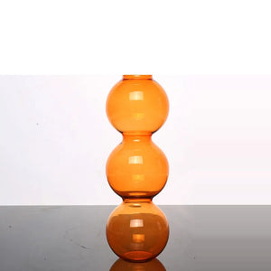 Vase en verre orange L style nordique fond blanc