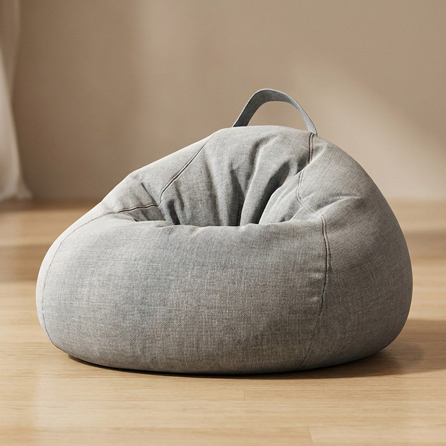 Pouf poire coloris gris sur fond neutre chaleureux