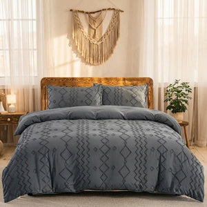 Parure de lit bohème grise anthracite à motif touffeté sur un lit