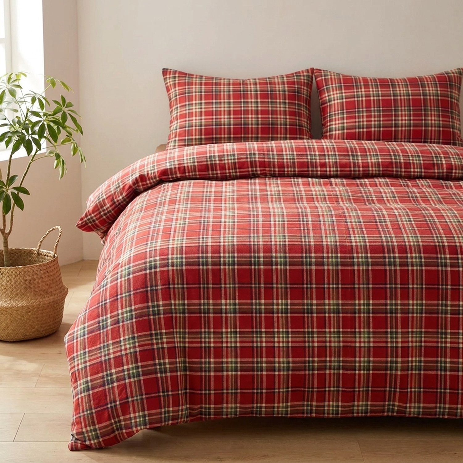 Parure de lit à carreaux rouges dans une chambre minimaliste avec plante