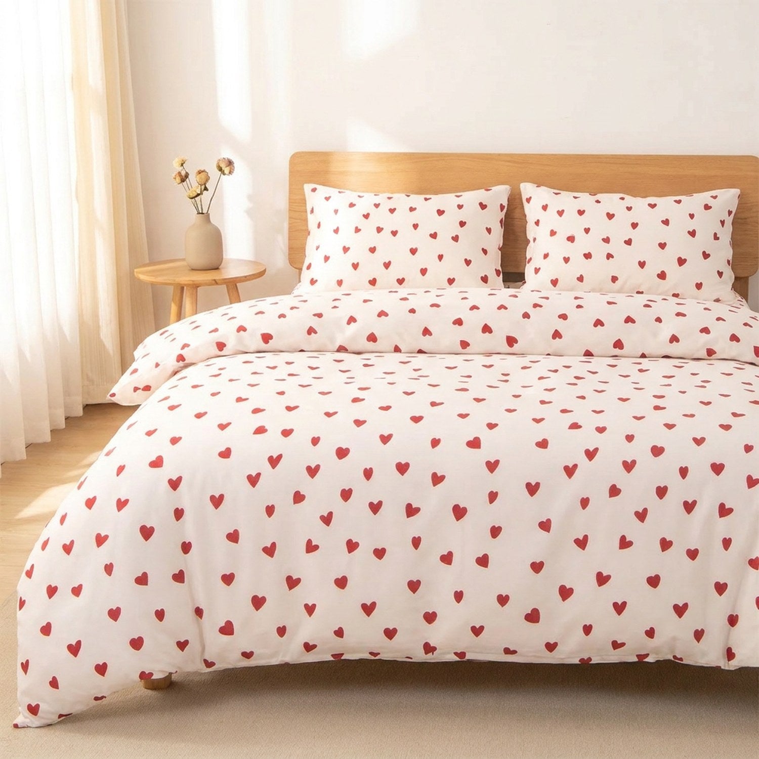 Parure de lit installée sur un lit dans une chambre chaleureuse