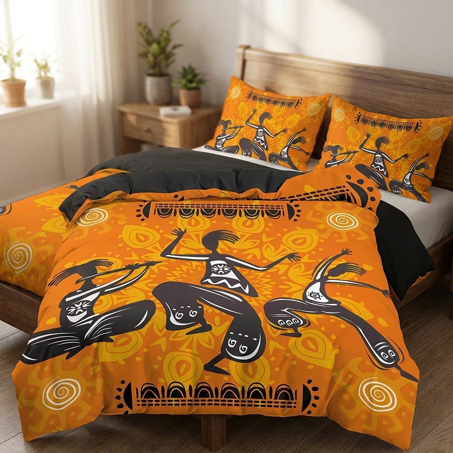 Parure de lit orange à motifs de danseuses africaines tribales installée sur un lit dans une chambre chaleureuse
