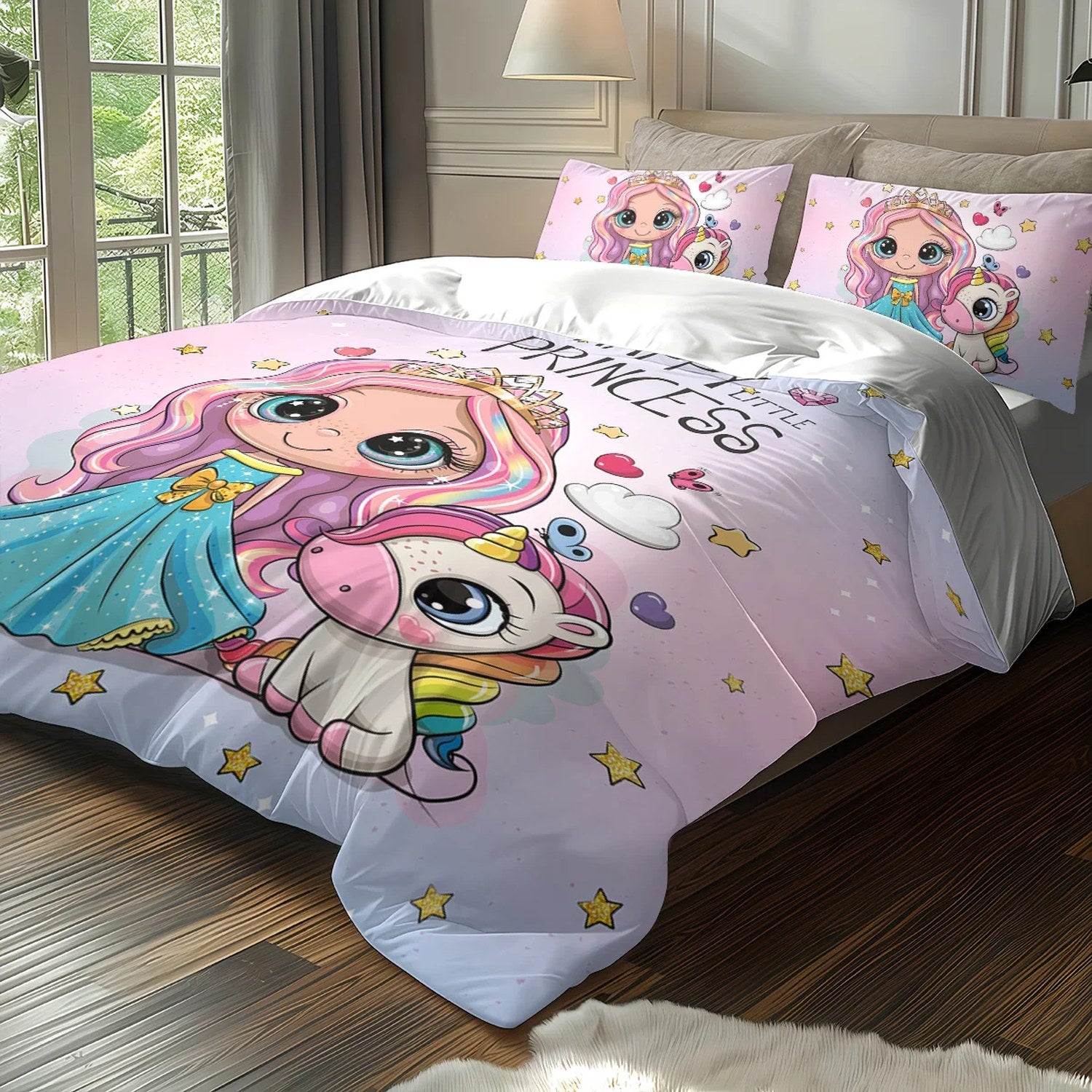 Parure de lit princesse et licorne dans une chambre avec vue sur jardin