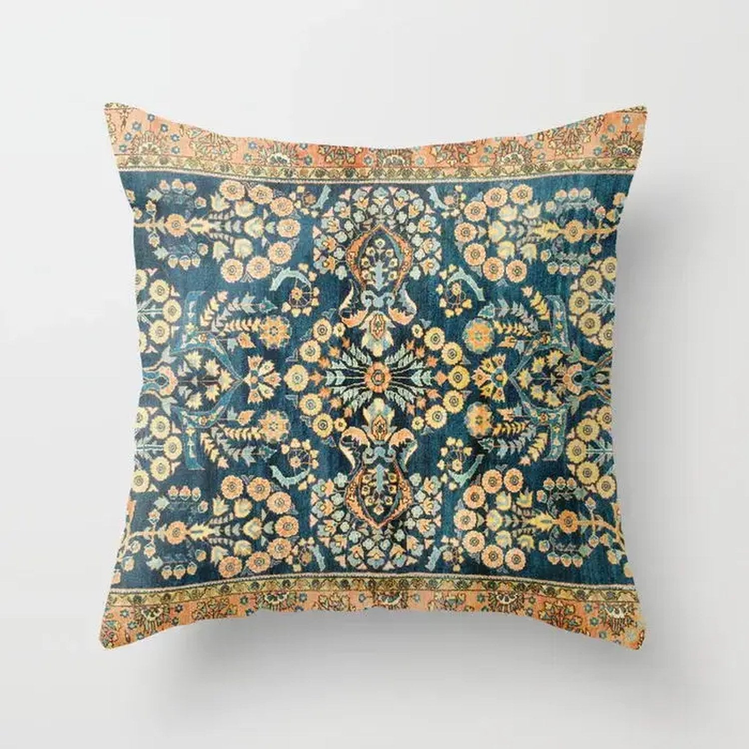 Détail du motif tapis berbère bleu paon de la housse de coussin