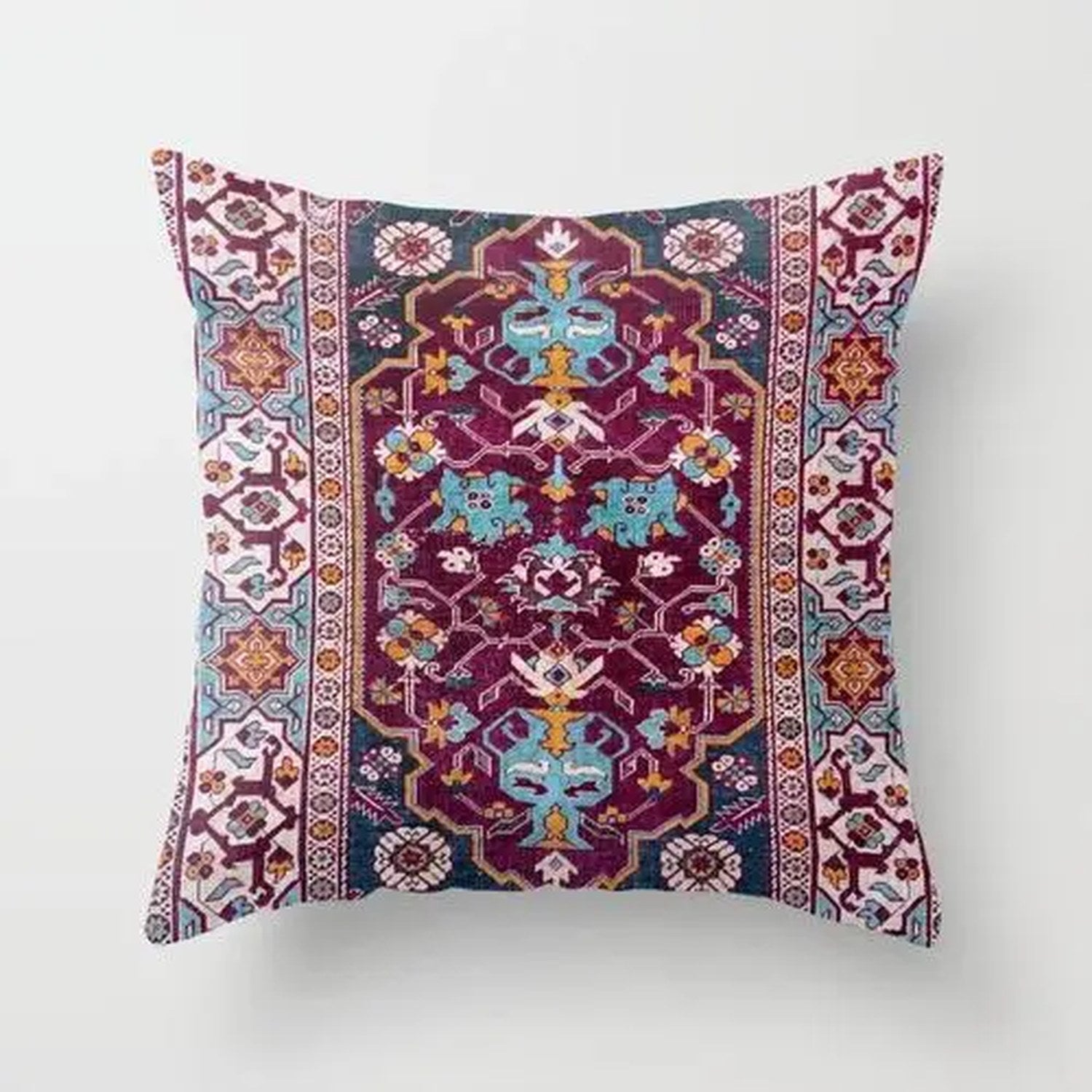 Détail du motif tapis berbère bordeaux de la housse de coussin