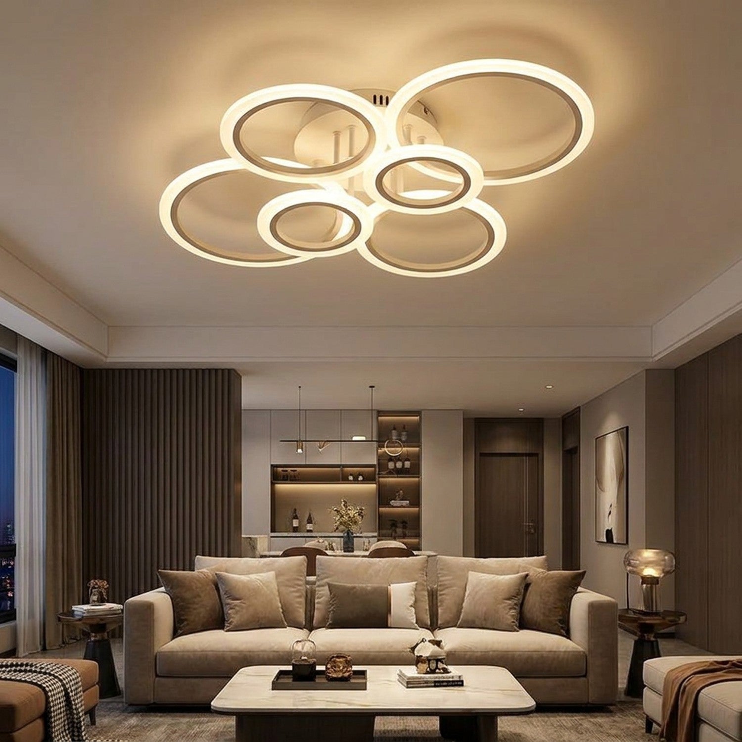 Plafonnier LED 6 anneaux allumé dans un grand salon moderne