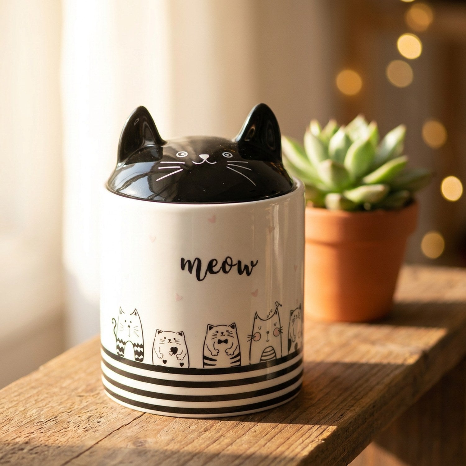 Pot de rangement céramique oreilles de chat avec couvercle sur étagère en bois