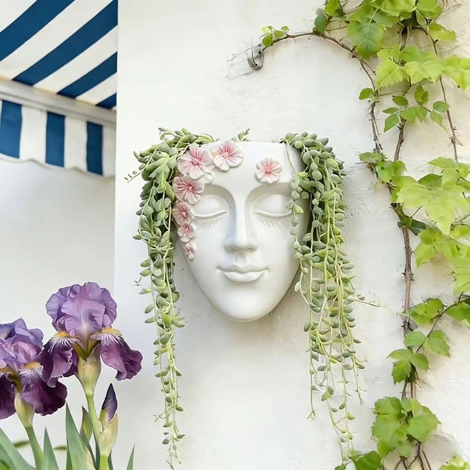 Pot de fleurs mural visage en résine - fleurs roses décoratives intégrées