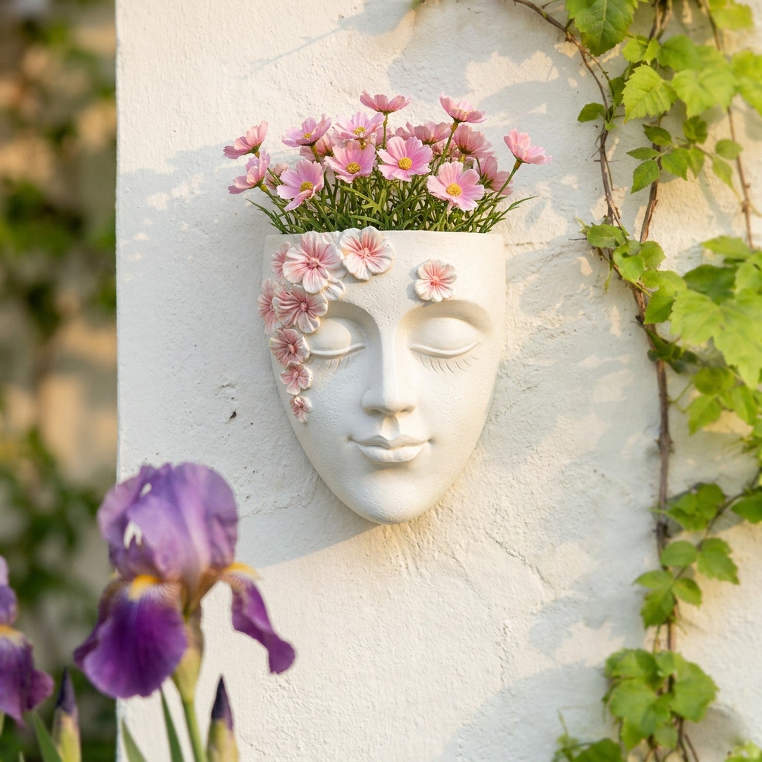 Pot de fleurs mural visage en résine avec cosmos roses, décoration méditerranéenne extérieure