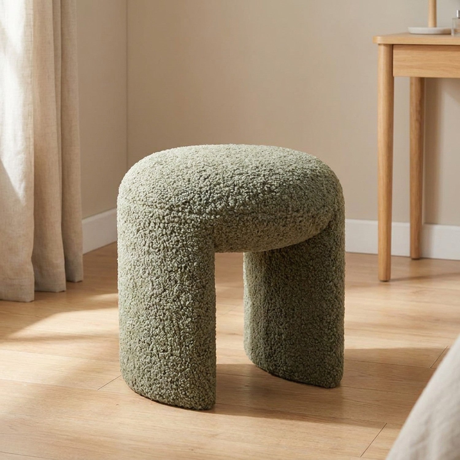 Pouf tabouret rond en tissu bouclé vert sauge