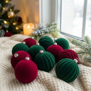 Boule de Noël lot de 12 velours floque 6 cm decoration sapin en situation