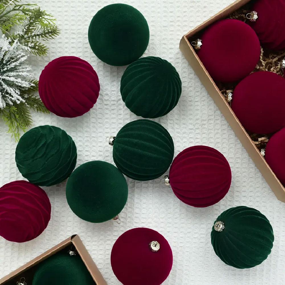 Boules de Noël velours floqué rouge diamètre 6 cm texture mate luxueuse