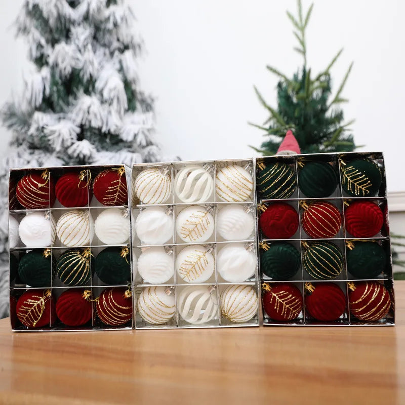 Boules de Noël classiques 6cm diamètre finition lisse coloris rouge vert blanc
