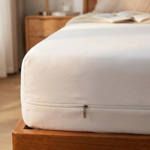 Gros plan sur le coin du protège-matelas et sa fermeture éclair discrète