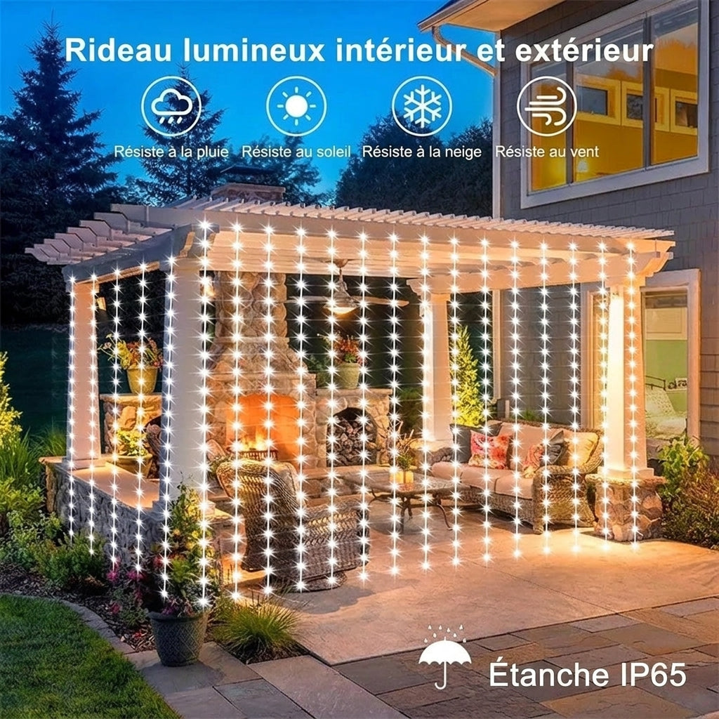 Rideau lumineux blanc sous une pergola résistant à la pluie au soleil à la neige et au vent