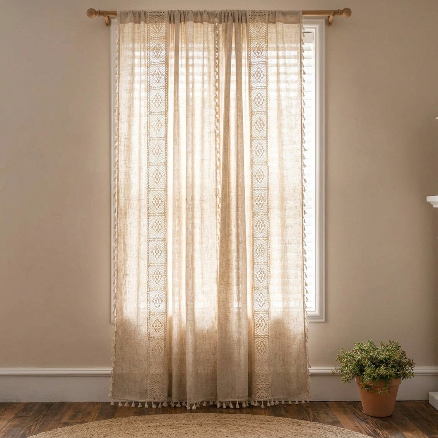 Rideau bohème modèle bande crochet ajourée avec glands