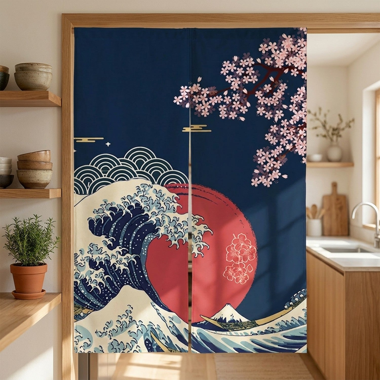 Rideau de porte japonais suspendu dans l'entrée d'une cuisine lumineuse