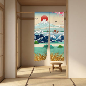 Rideau de porte japonais noren suspendu devant une pièce zen avec tatami