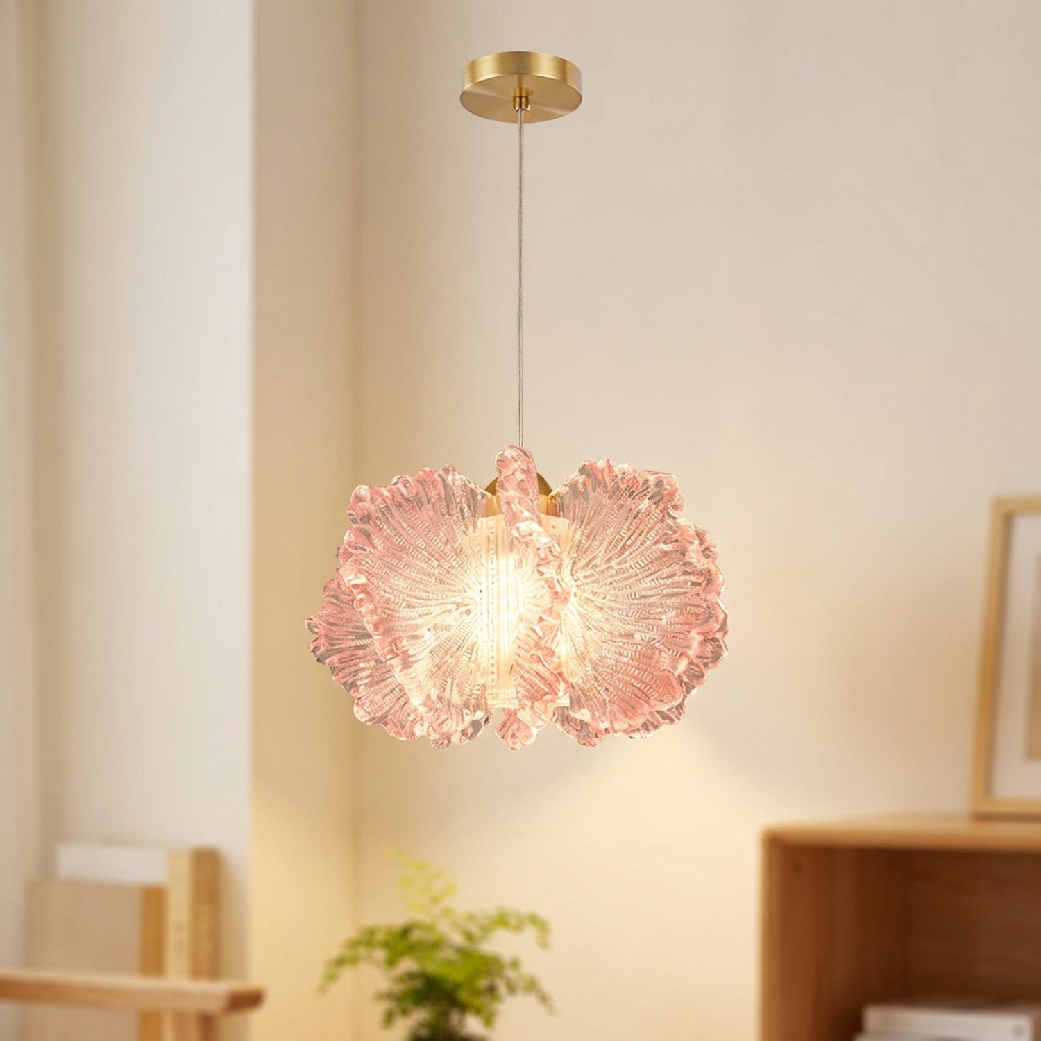 Suspension fleur en acrylique rose à une lumière allumée