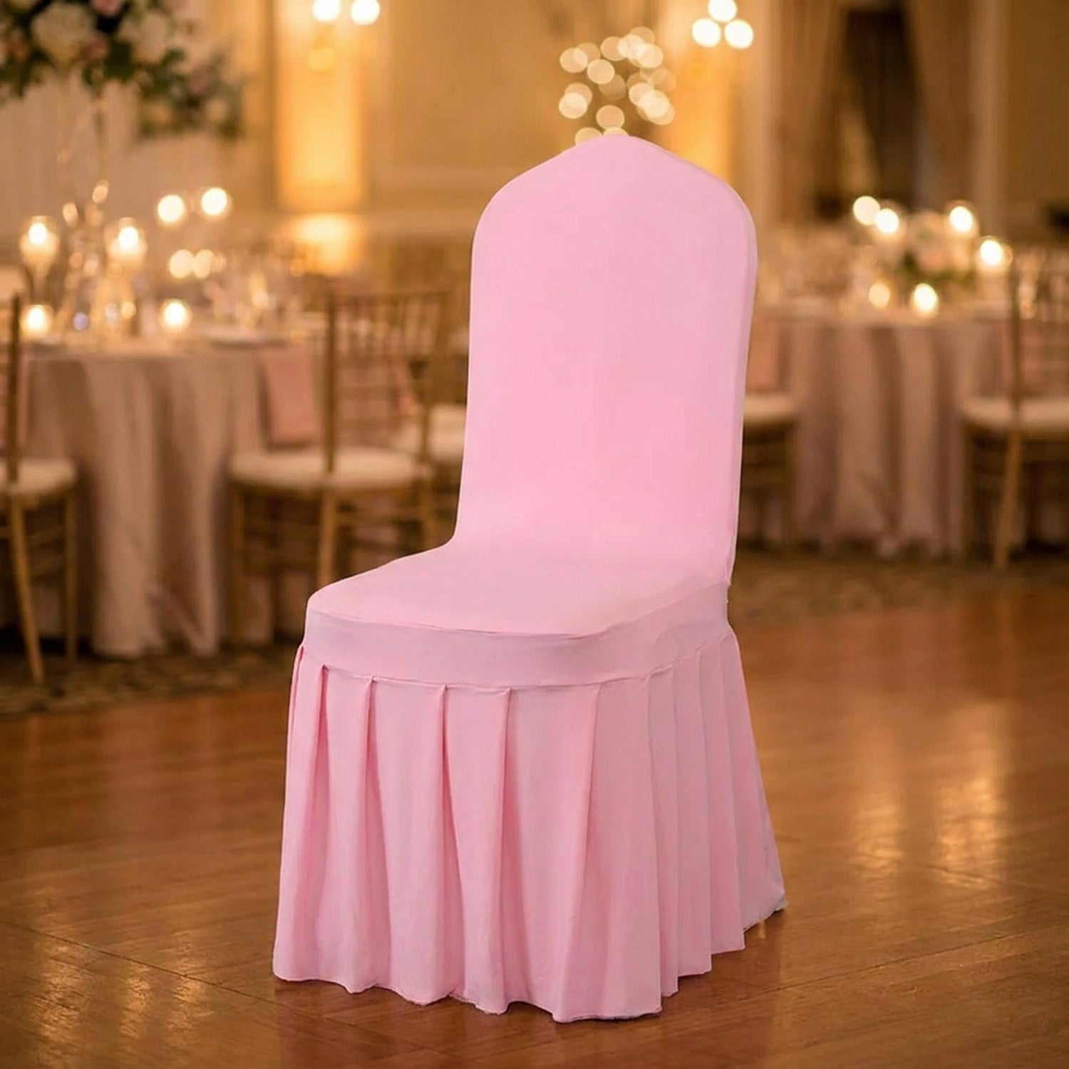 Housse de chaise rose à jupe plissée