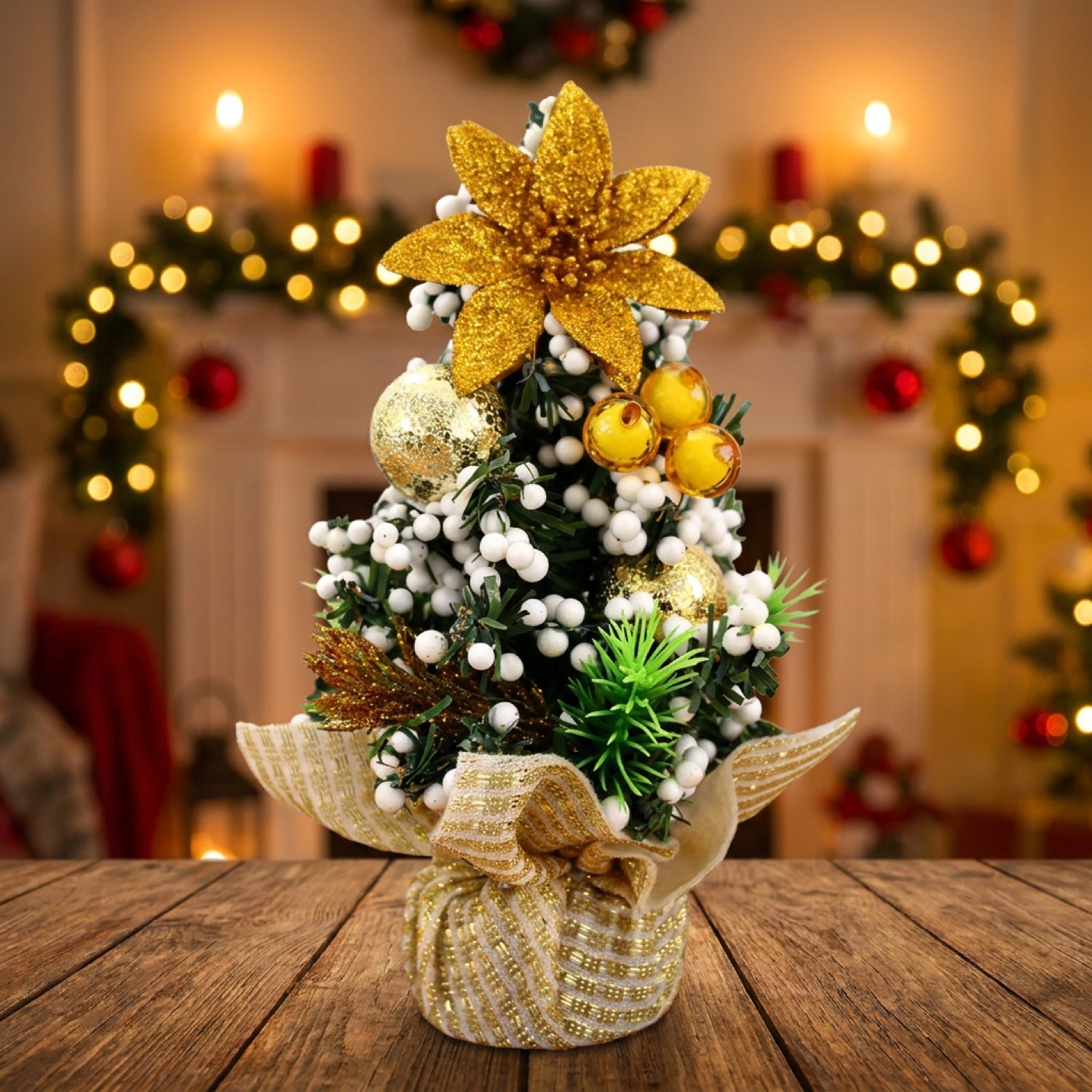 Mini sapin de Noël 20cm coloris doré en ambiance cheminée chaleureuse