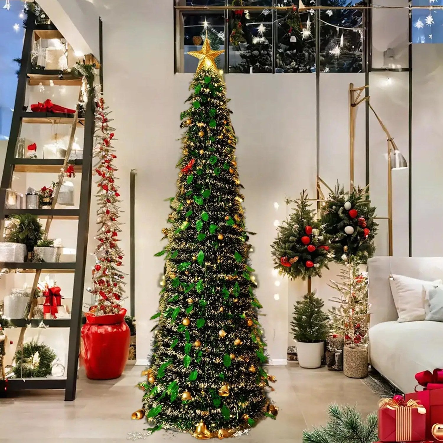 Sapin de Noël accordéon 150cm dans un intérieur élégamment décoré pour les fêtes