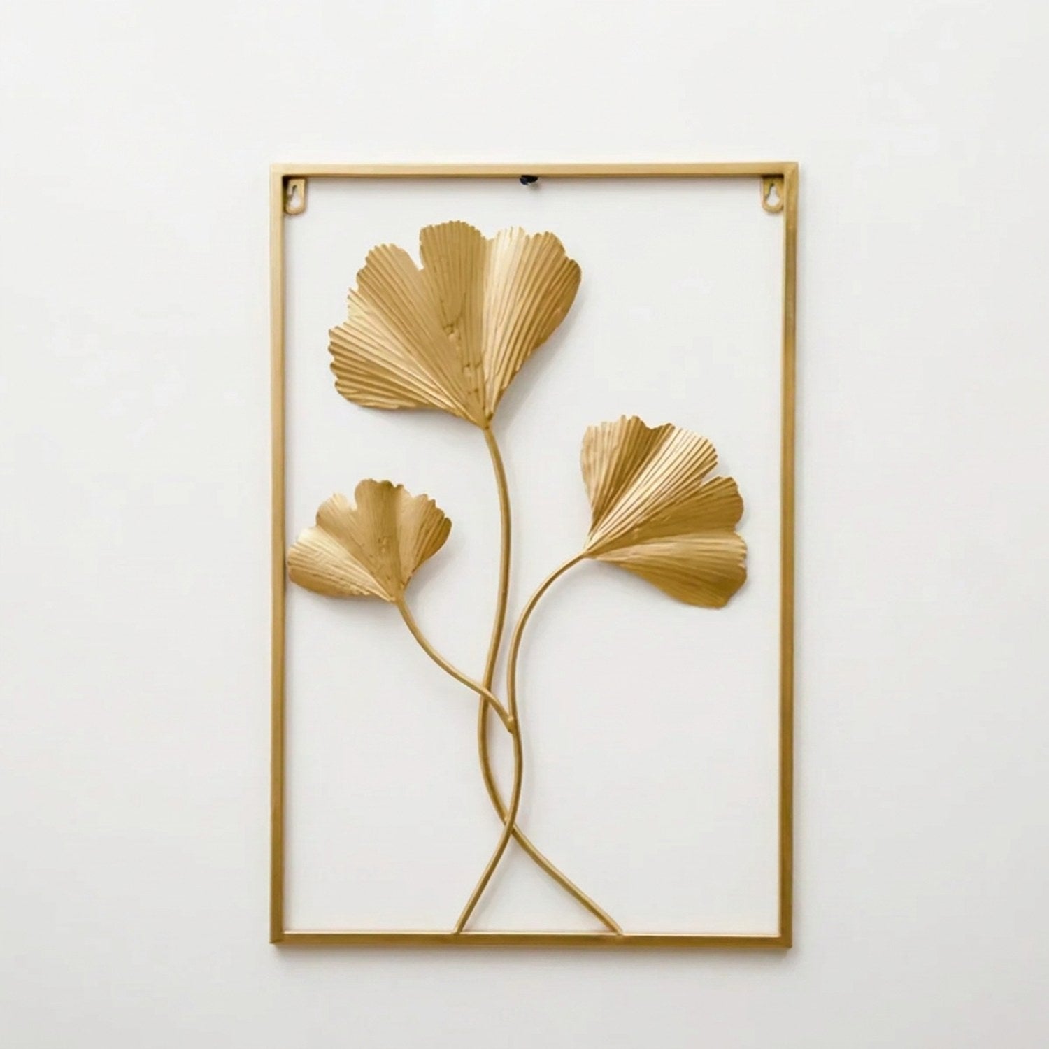 Sculpture murale dorée motif feuilles de ginkgo en métal découpé