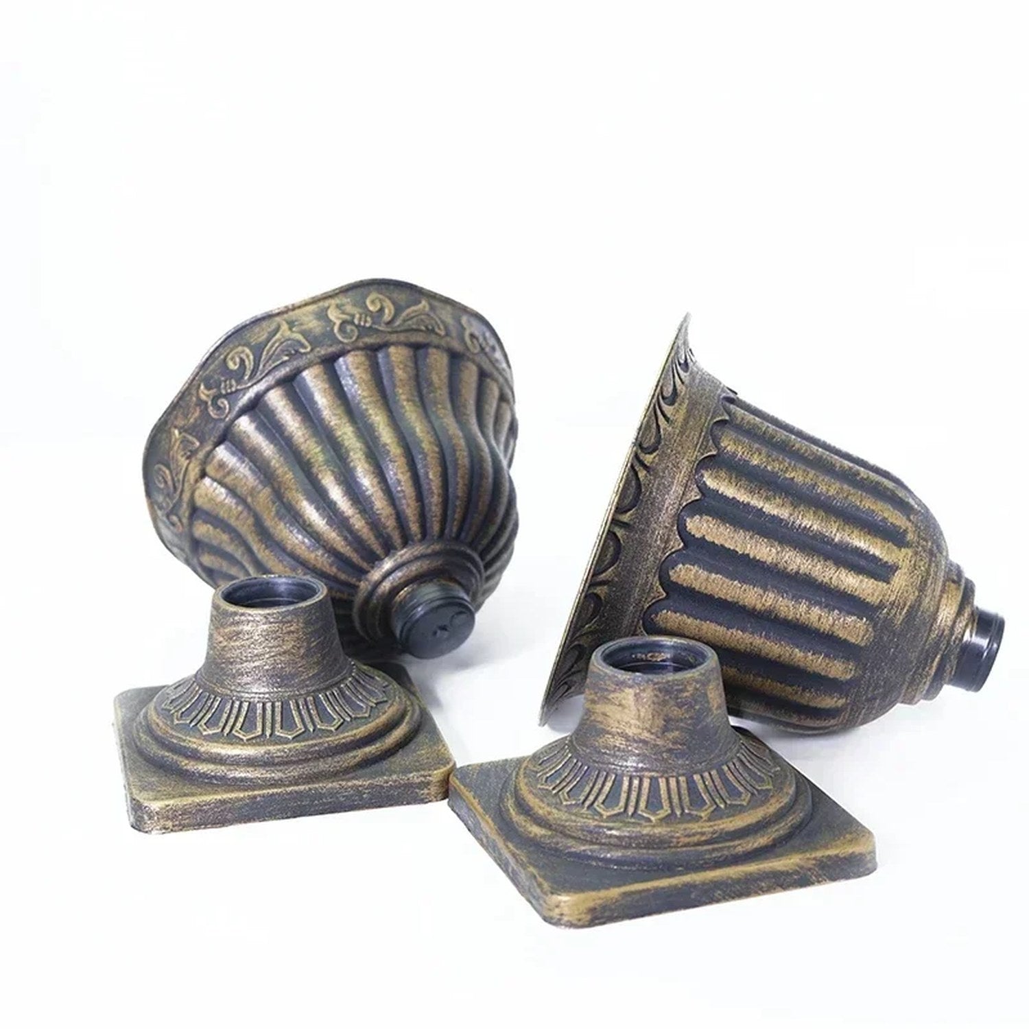 Détail assemblage du vase romain sculpté, socle et corps séparés