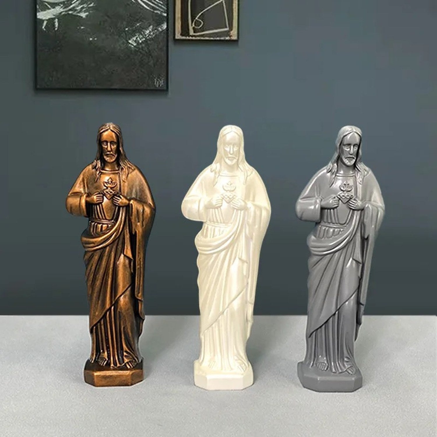 Statue Sacré-Cœur de Jésus résine trois couleurs blanc doré gris
