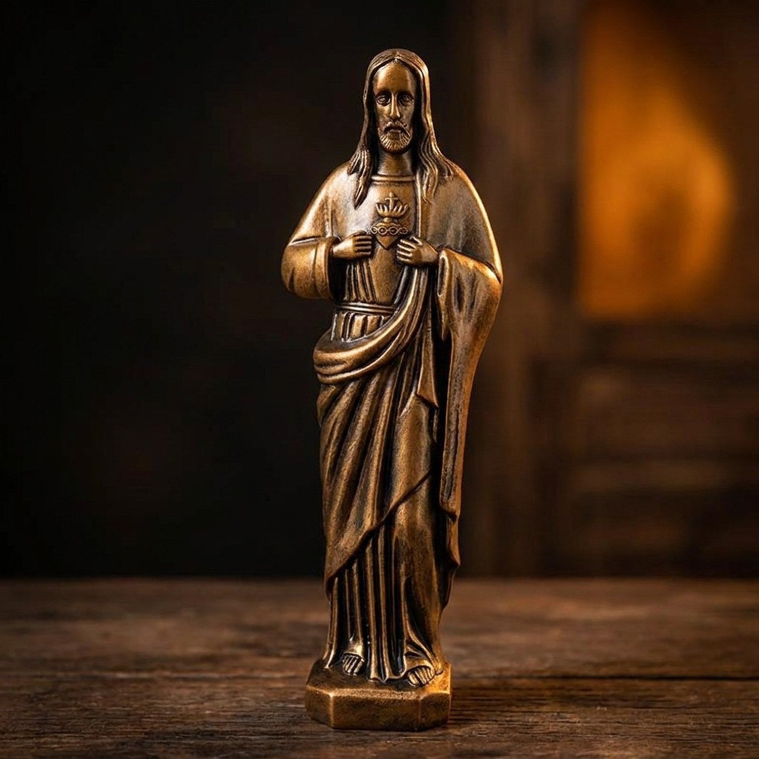 Statue Sacré-Cœur de Jésus résine dorée finition brillante