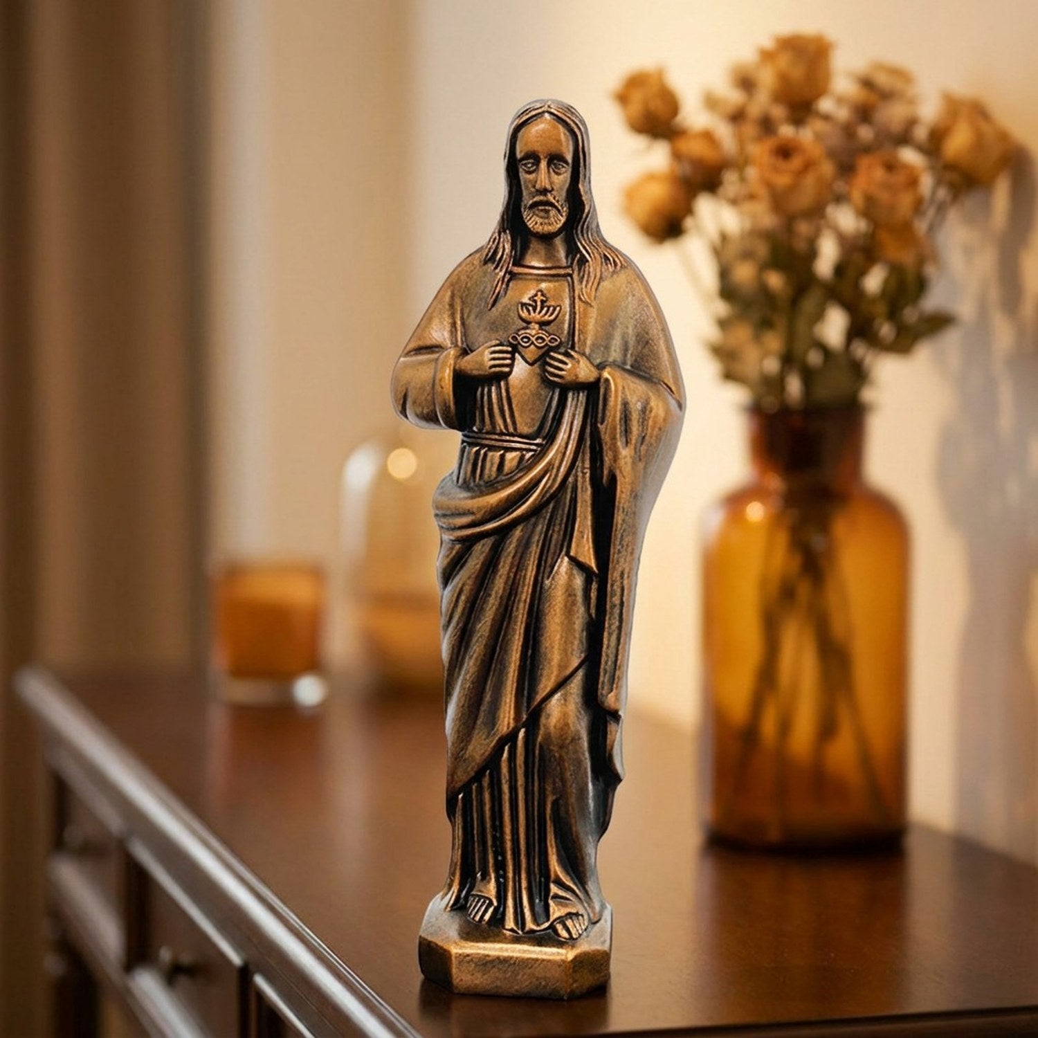 Statue du Sacré-Cœur de Jésus en résine blanche sur étagère décoration intérieur