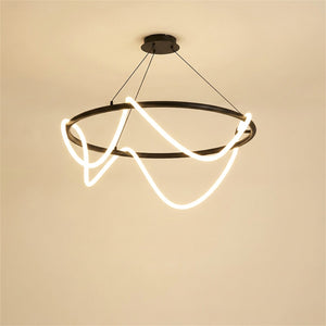 Suspension anneau LED finition noire fond beige neutre