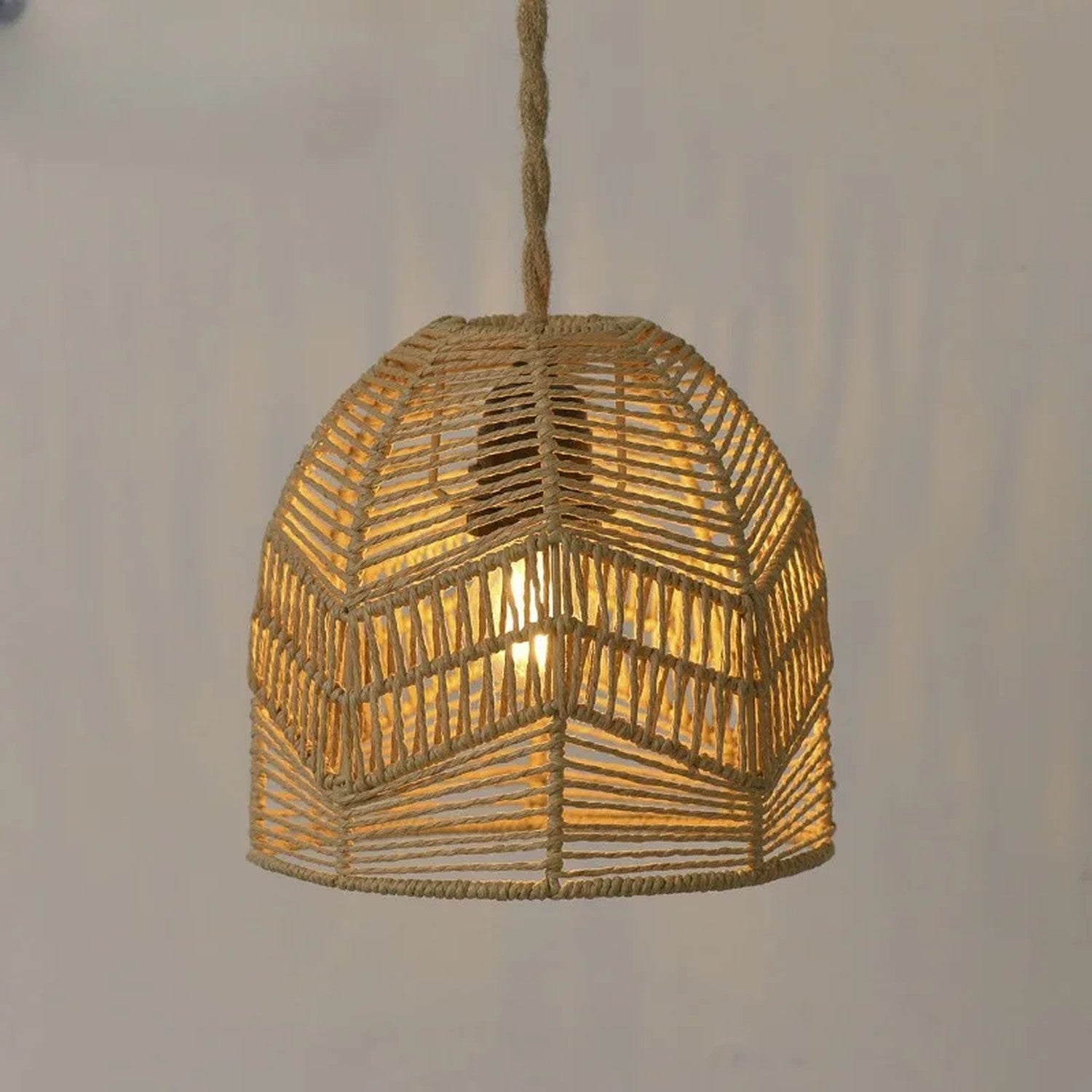 Suspension bambou rotin naturel vue de face tressage chevron