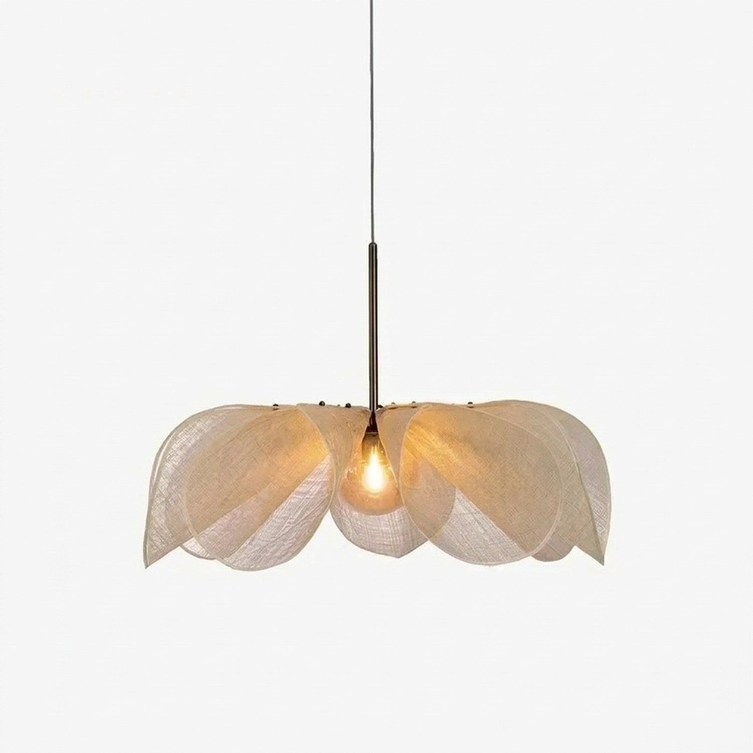 Suspension florale en tissu sur fond blanc montrant la structure complète fil réglable
