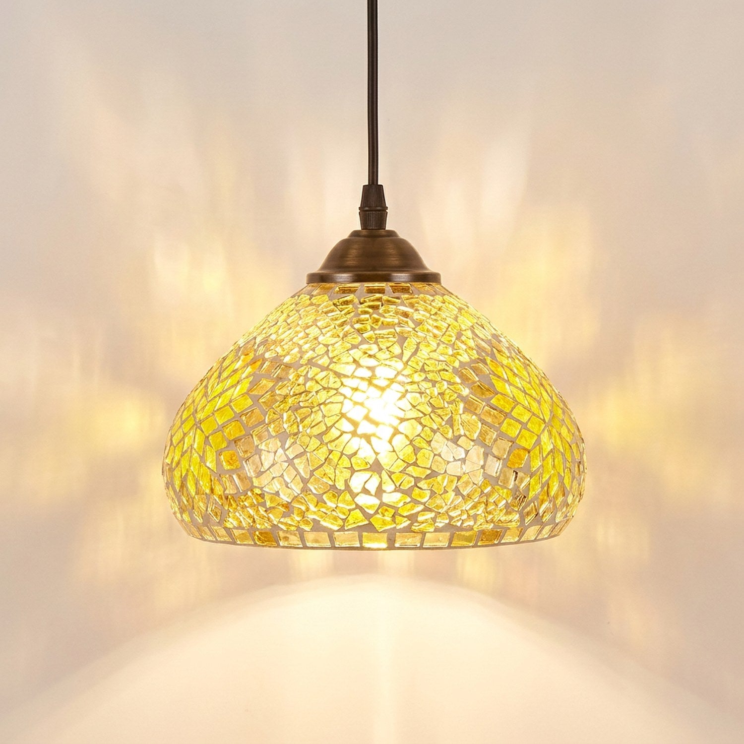 Suspension marocaine en mosaïque de verre couleur Jaune allumée