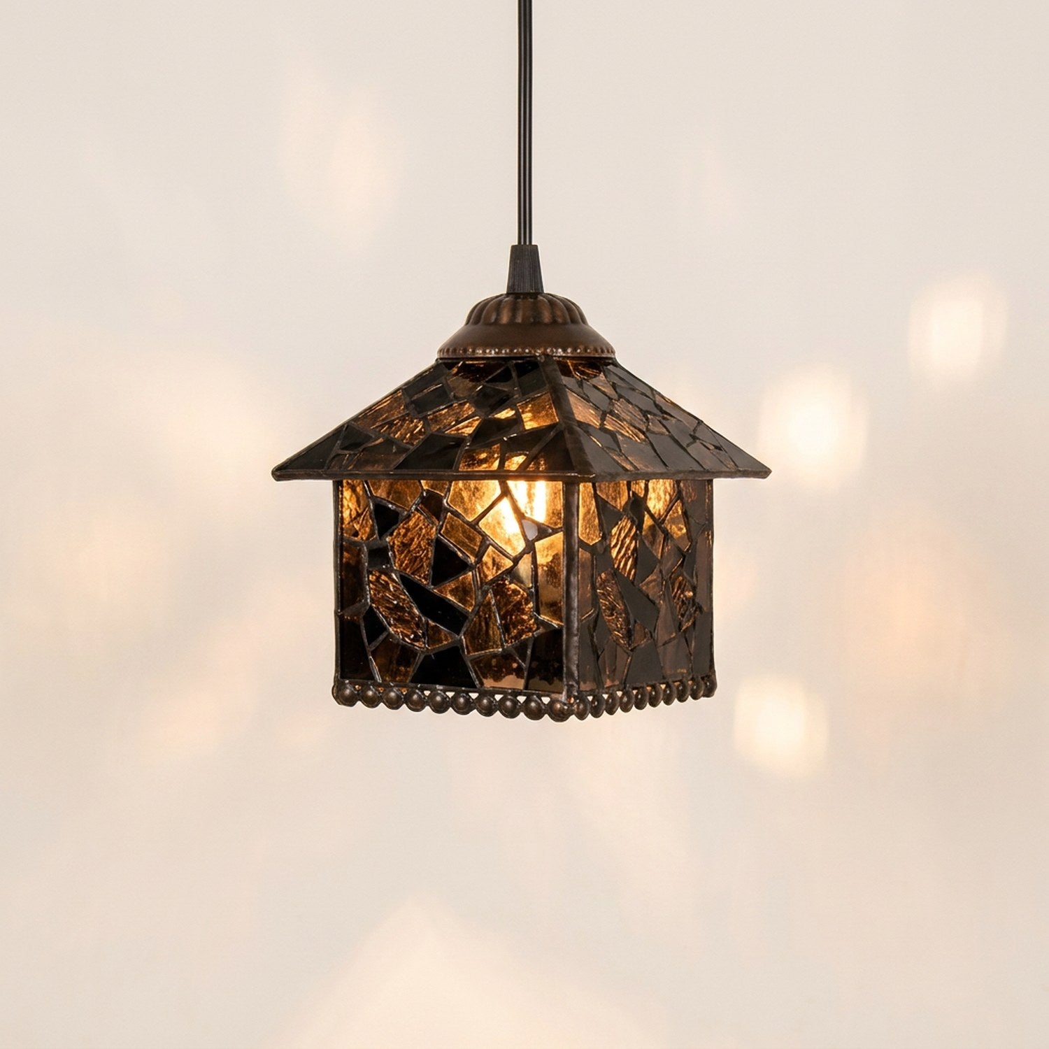 Suspension marocaine en mosaïque de verre couleur Noir allumée